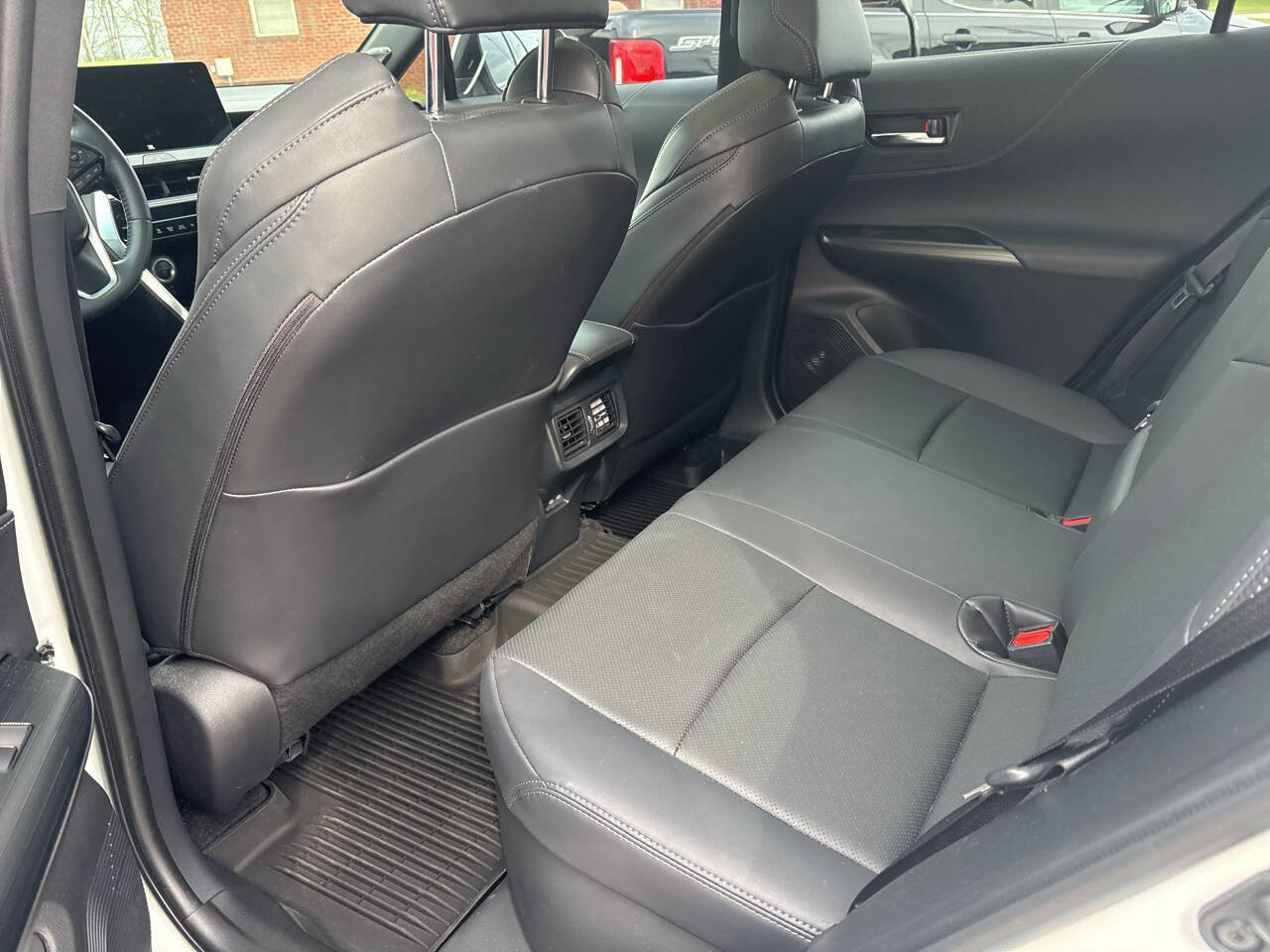 Used 2024 Toyota Venza Limited image 34