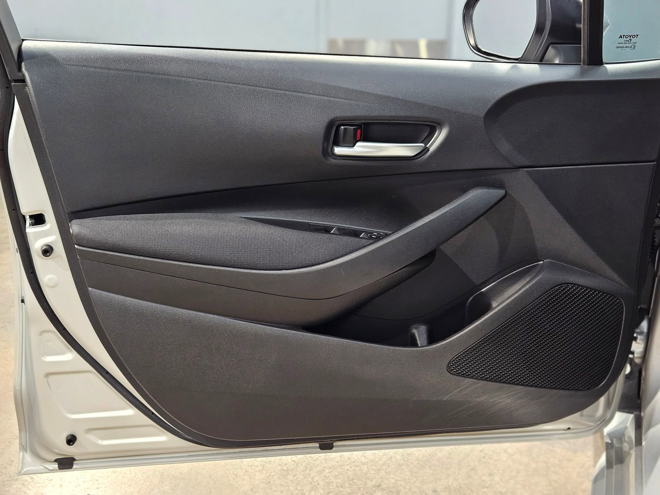 Used 2021 Toyota Corolla LE image 20