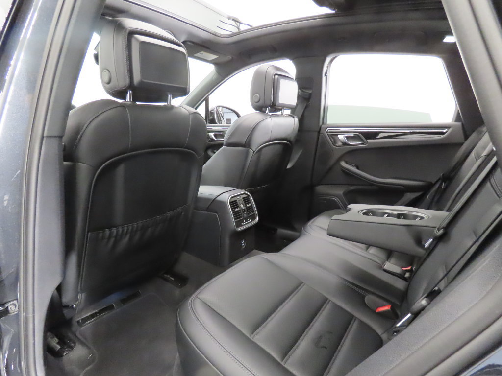 Certified 2026 Porsche Macan AWD/4WD image 45