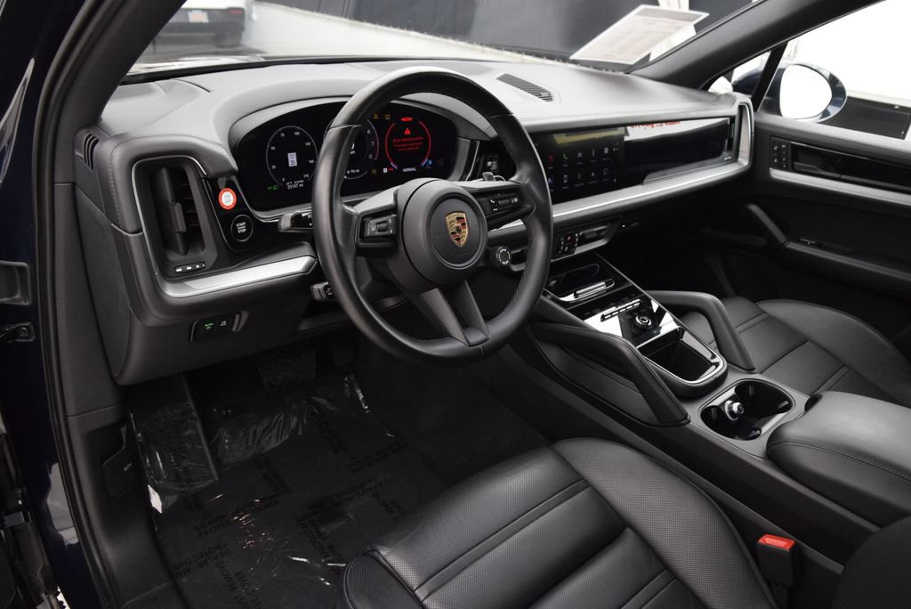 Used 2024 Porsche Cayenne AWD/4WD image 22