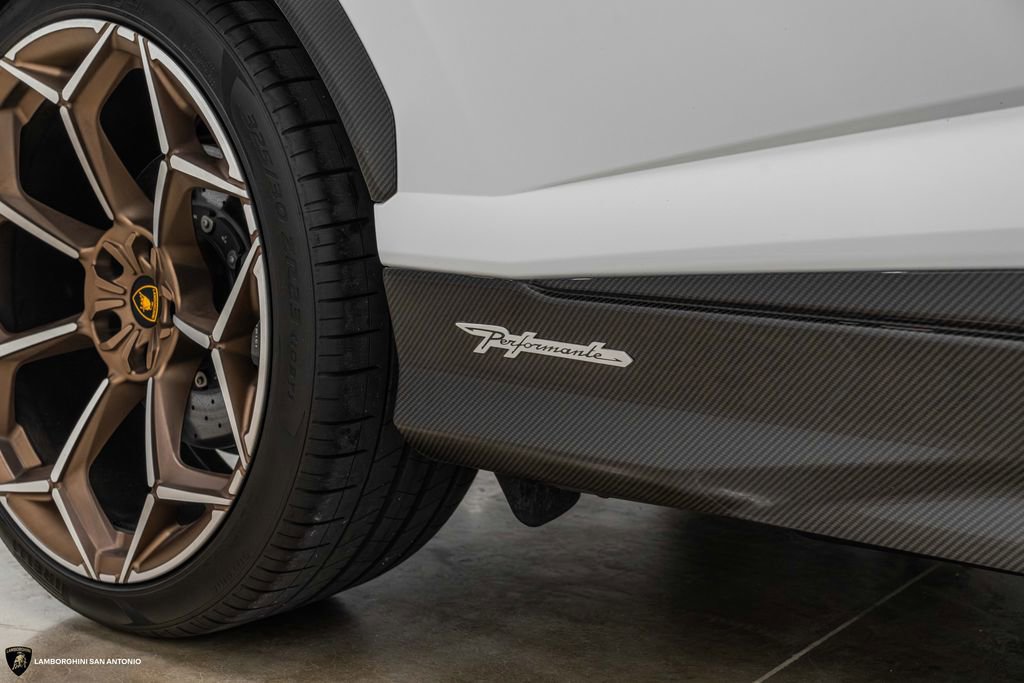 Used 2023 Lamborghini Urus Performante AWD/4WD image 10