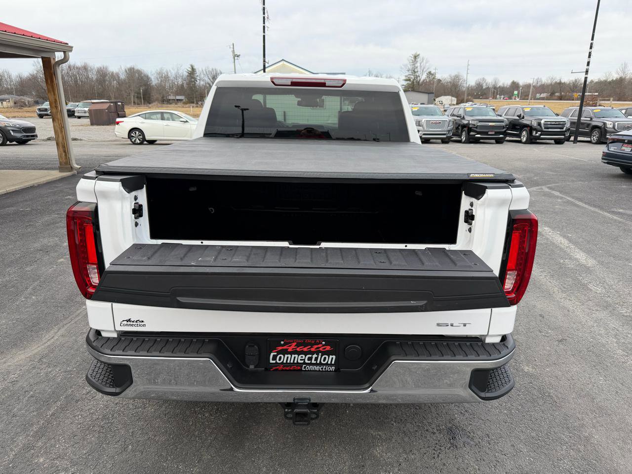 Used 2026 GMC Sierra 1500 SLT image 6