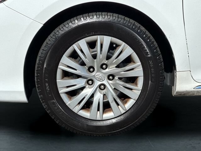 Used 2014 Toyota Camry LE FWD image 29