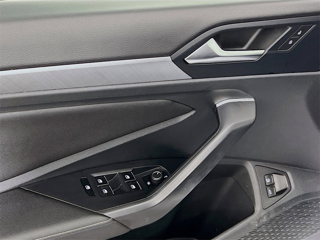 Used 2024 Volkswagen Jetta SE image 17