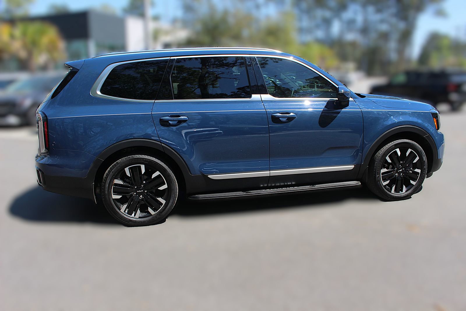 Certified 2024 Kia Telluride SX Prestige w/ Towing Package image 12