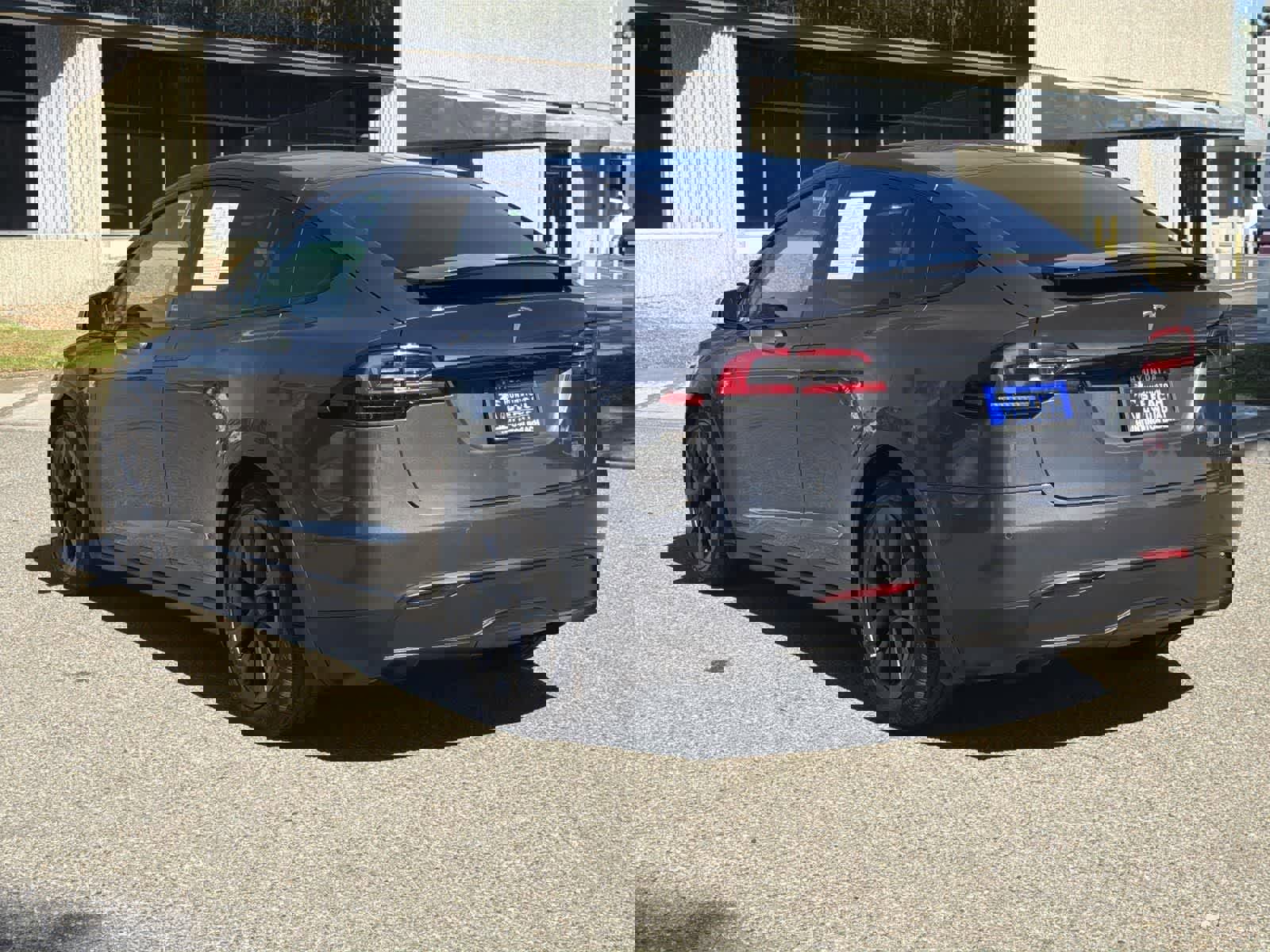 Used 2022 Tesla Model X Plaid image 4