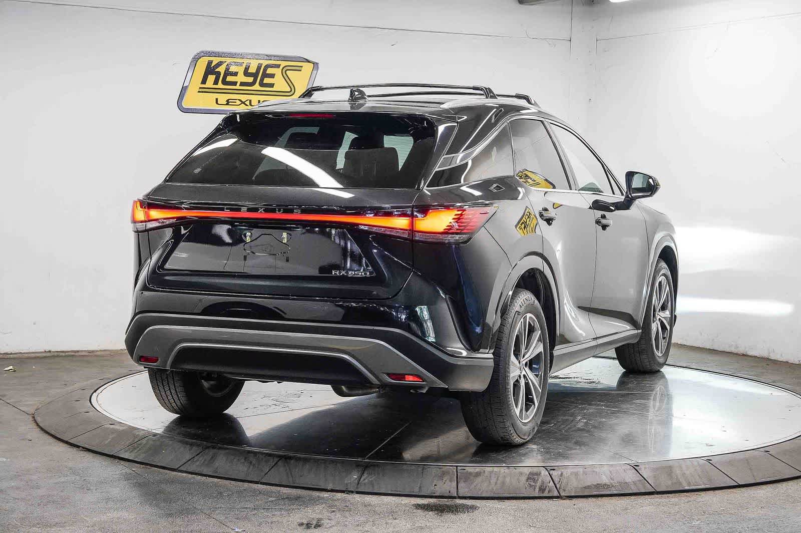 Used 2024 Lexus RX 350 Premium w/ Cold Area Package FWD image 4