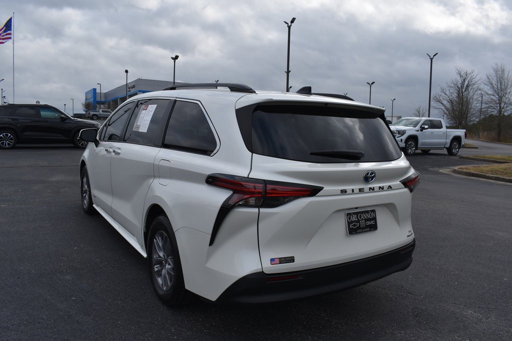 Used 2021 Toyota Sienna XLE image 5