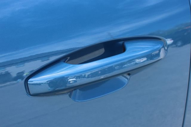 Used 2025 Volvo XC40 B5 Plus image 9