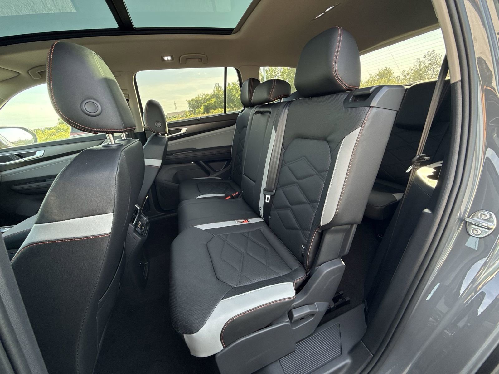 New 2025 Volkswagen Atlas Peak Edition SE image 24