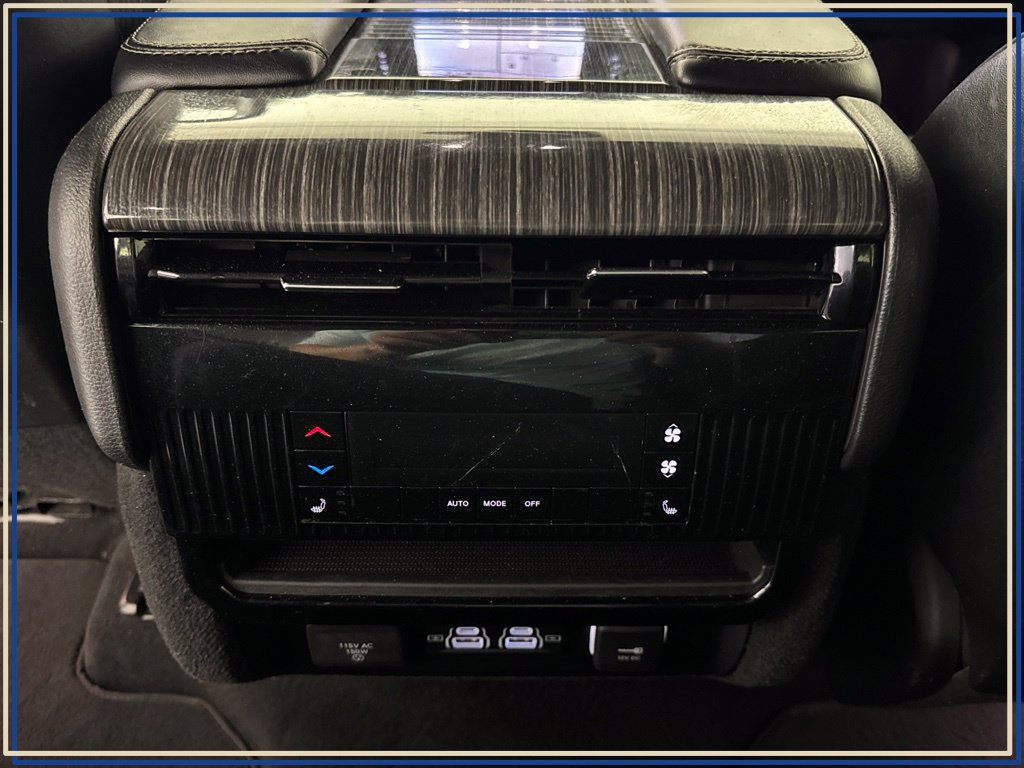 Used 2022 Jeep Wagoneer Series III AWD/4WD image 36