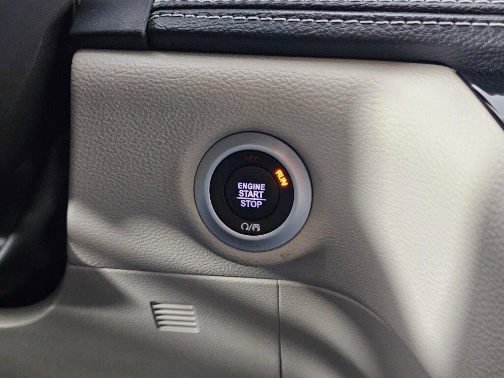 Used 2022 Chrysler Pacifica Touring-L image 28