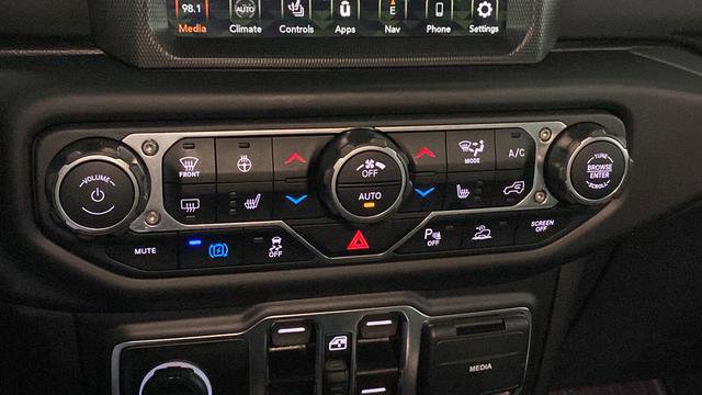 Used 2022 Jeep Wrangler Unlimited Sahara AWD/4WD image 30