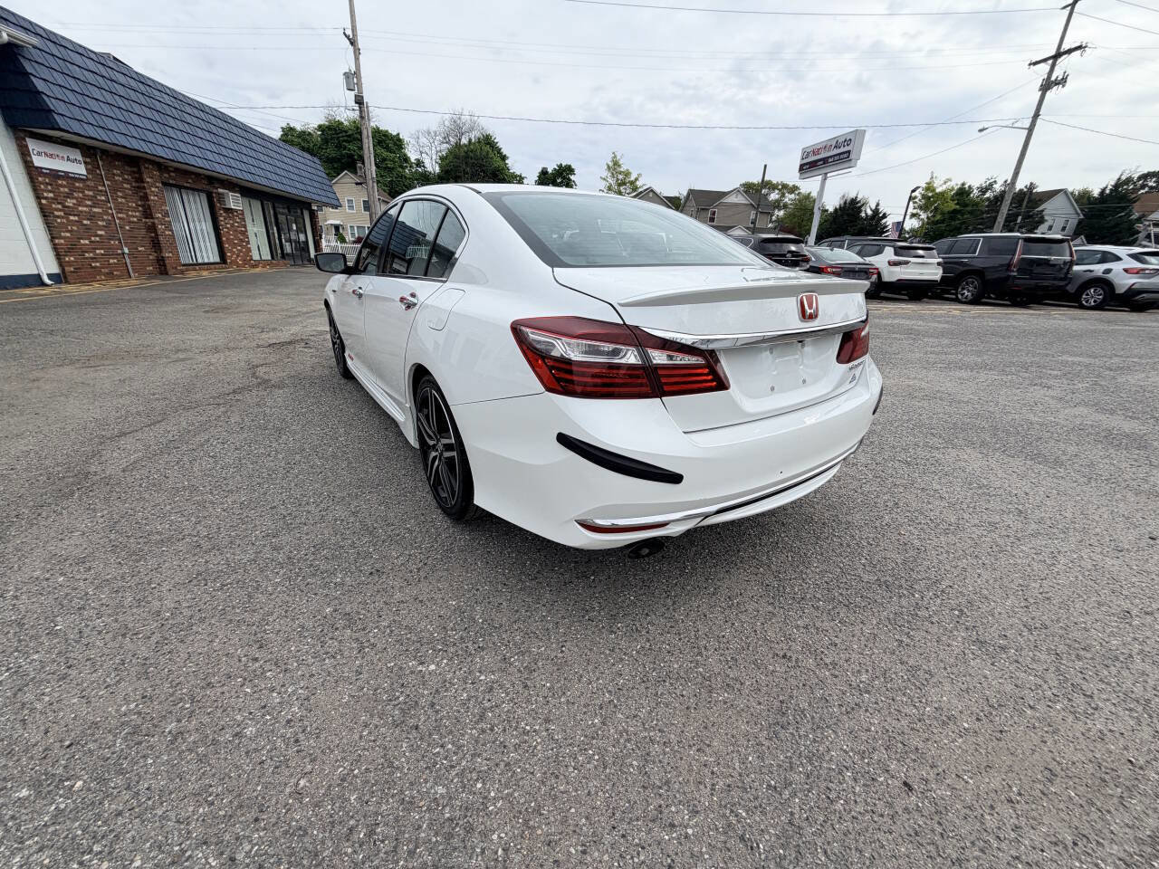 Used 2017 Honda Accord Sport image 18