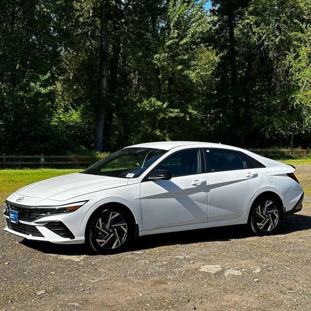 Certified 2025 Hyundai Elantra Sport FWD image 5