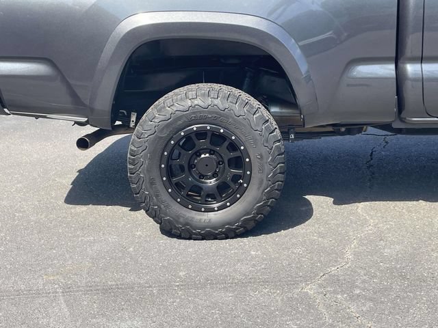 Used 2020 Toyota Tacoma TRD Sport w/ TRD Premium Sport Package AWD/4WD image 35