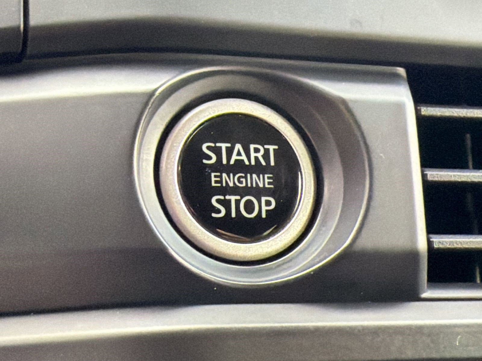 Used 2024 Nissan Pathfinder S image 25