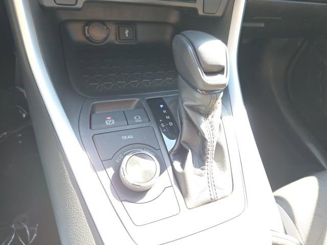 Used 2020 Toyota RAV4 XLE image 14