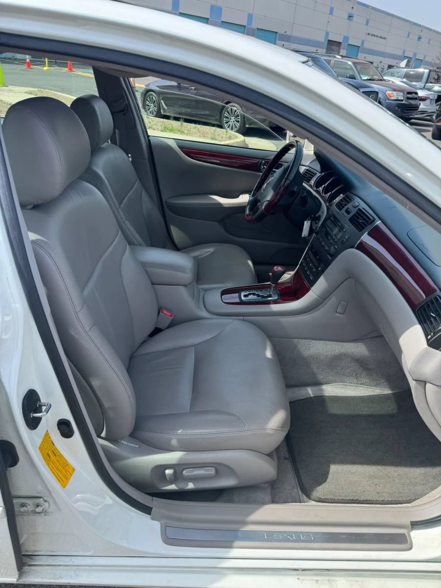 Used 2003 Lexus ES 330 w/ Premium Pkg FWD image 28