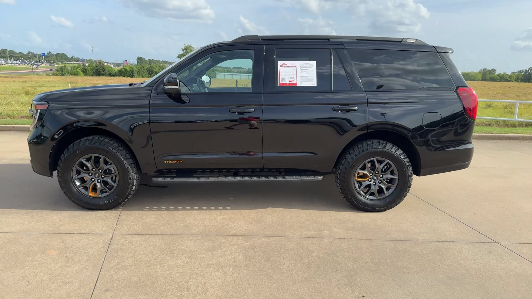 Used 2025 Ford Expedition Tremor AWD/4WD image 6