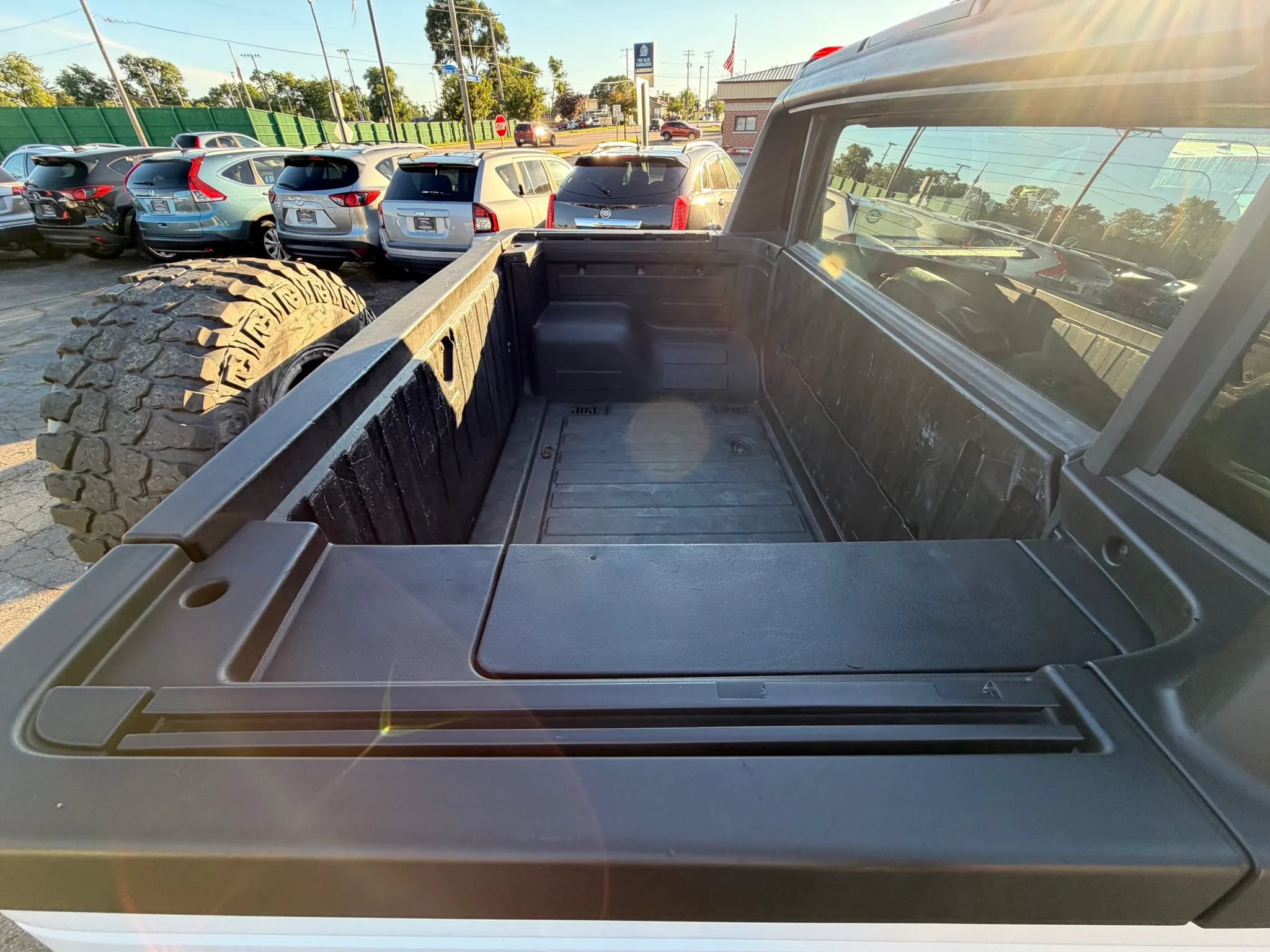 Used 2005 HUMMER H2 SUT w/ Preferred Equipment Group AWD/4WD image 26