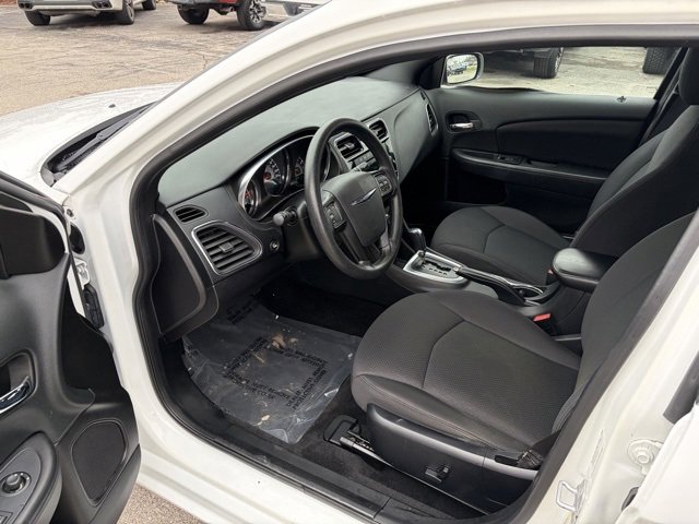 Used 2014 Chrysler 200 LX image 15