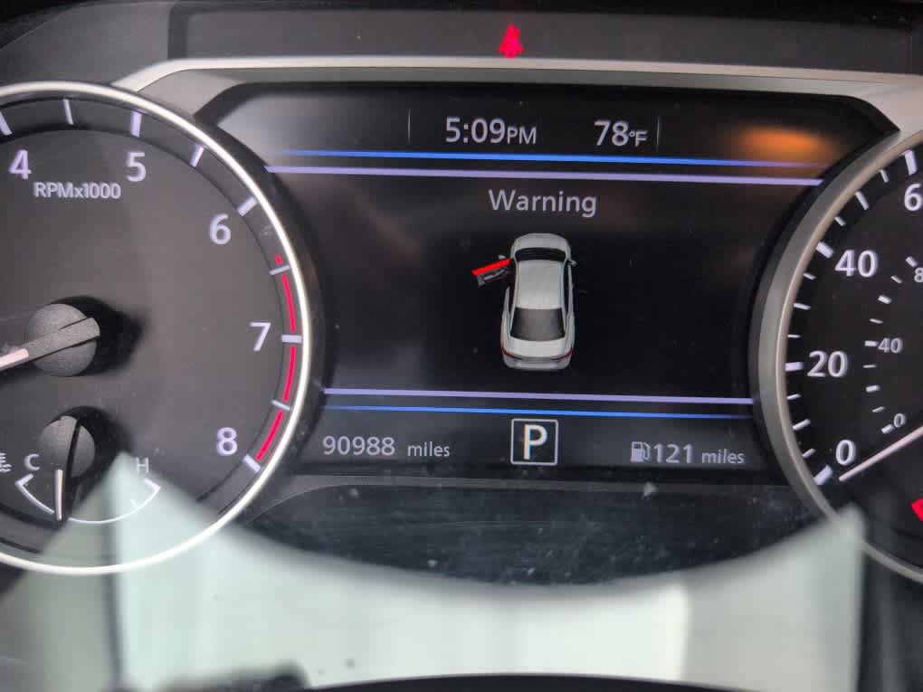 Used 2024 Nissan Sentra SR FWD image 9