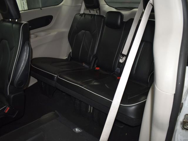 Used 2023 Chrysler Pacifica Limited image 32