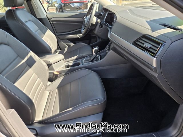 Used 2024 Volkswagen Jetta SE image 18