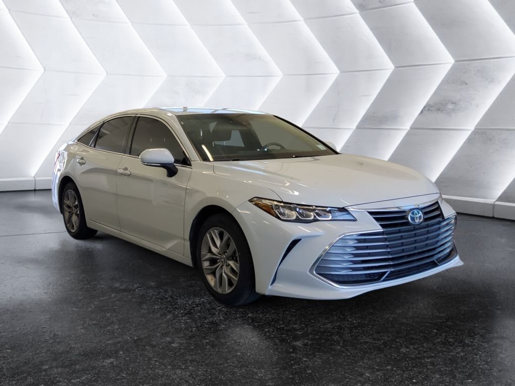 Used 2022 Toyota Avalon XLE FWD image 1