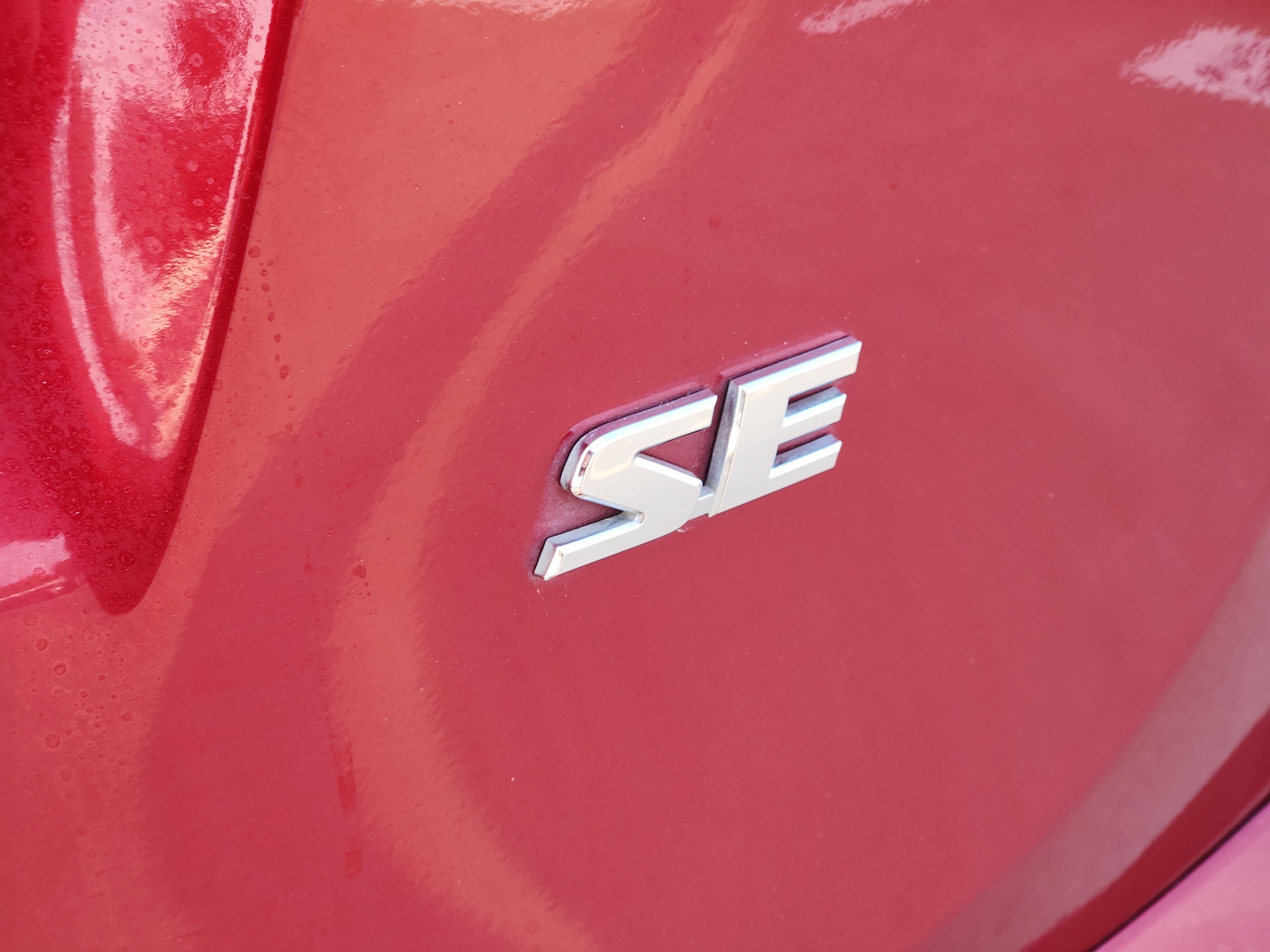 Used 2018 Toyota RAV4 SE image 14