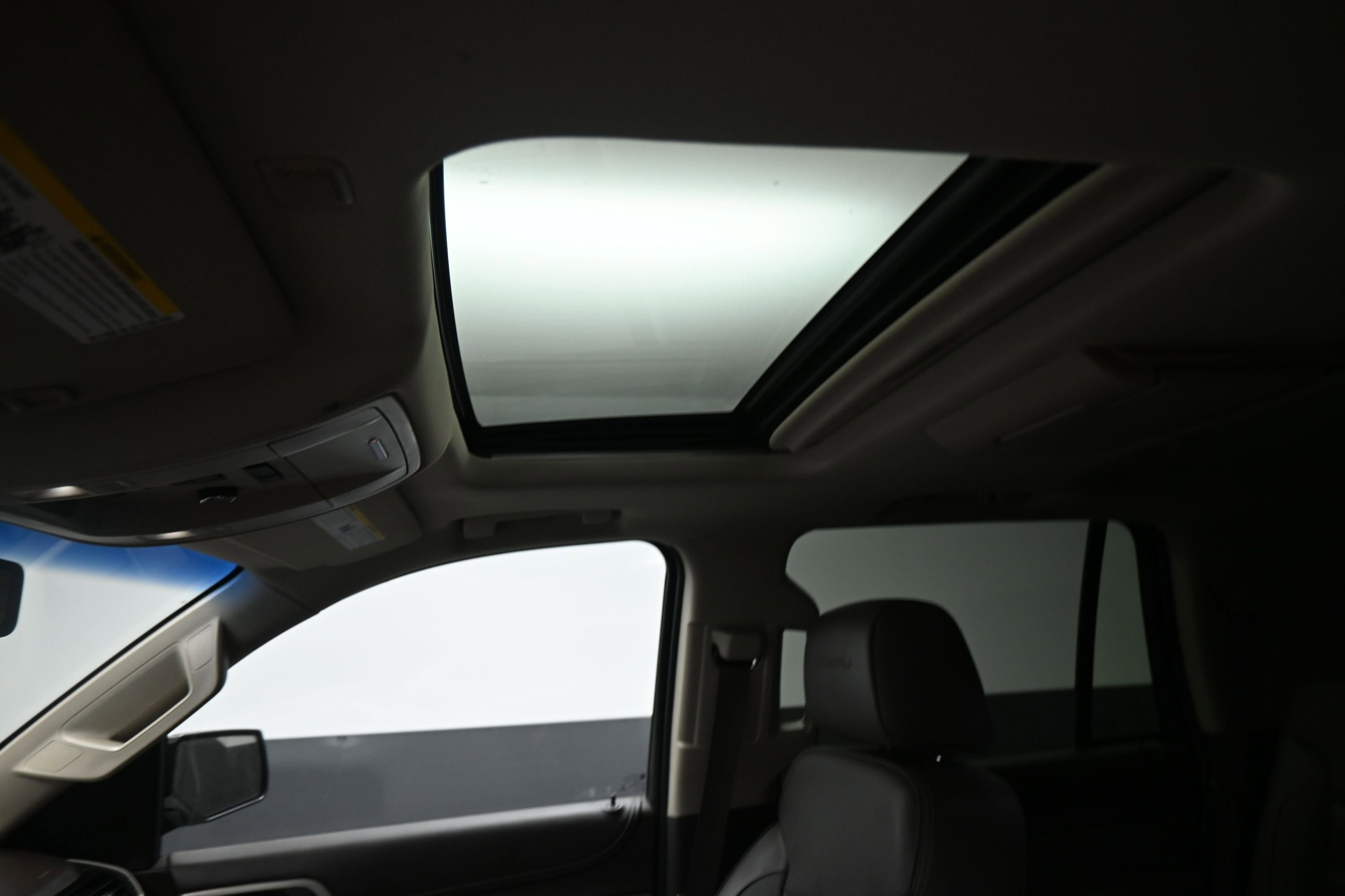 Used 2016 GMC Yukon Denali w/ Open Road Package AWD/4WD image 17