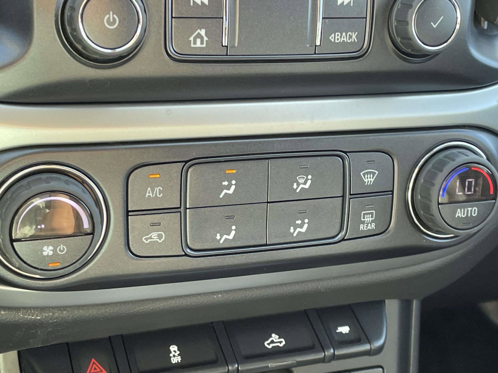 Used 2022 Chevrolet Colorado LT w/ Luxury Package image 18