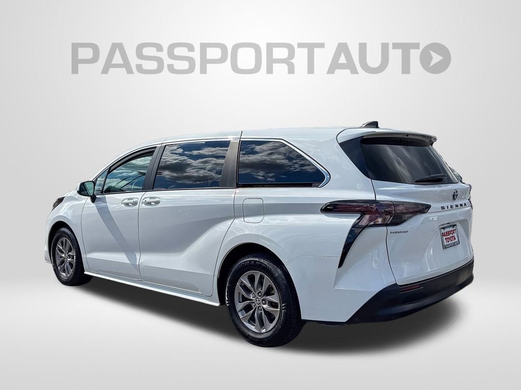 Used 2023 Toyota Sienna LE video 3