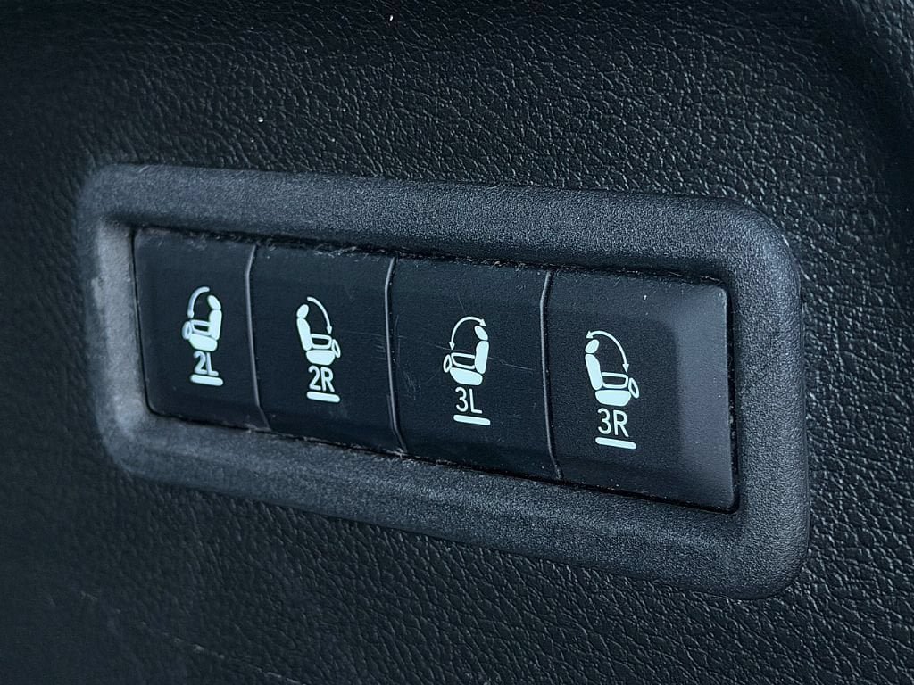 Used 2024 Jeep Wagoneer L Series III w/ Flexible Seating Group AWD/4WD image 33