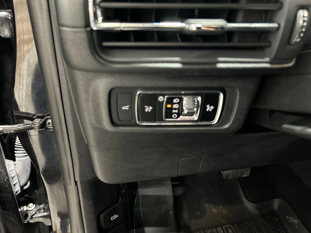 Certified 2025 Lincoln Corsair FWD image 11