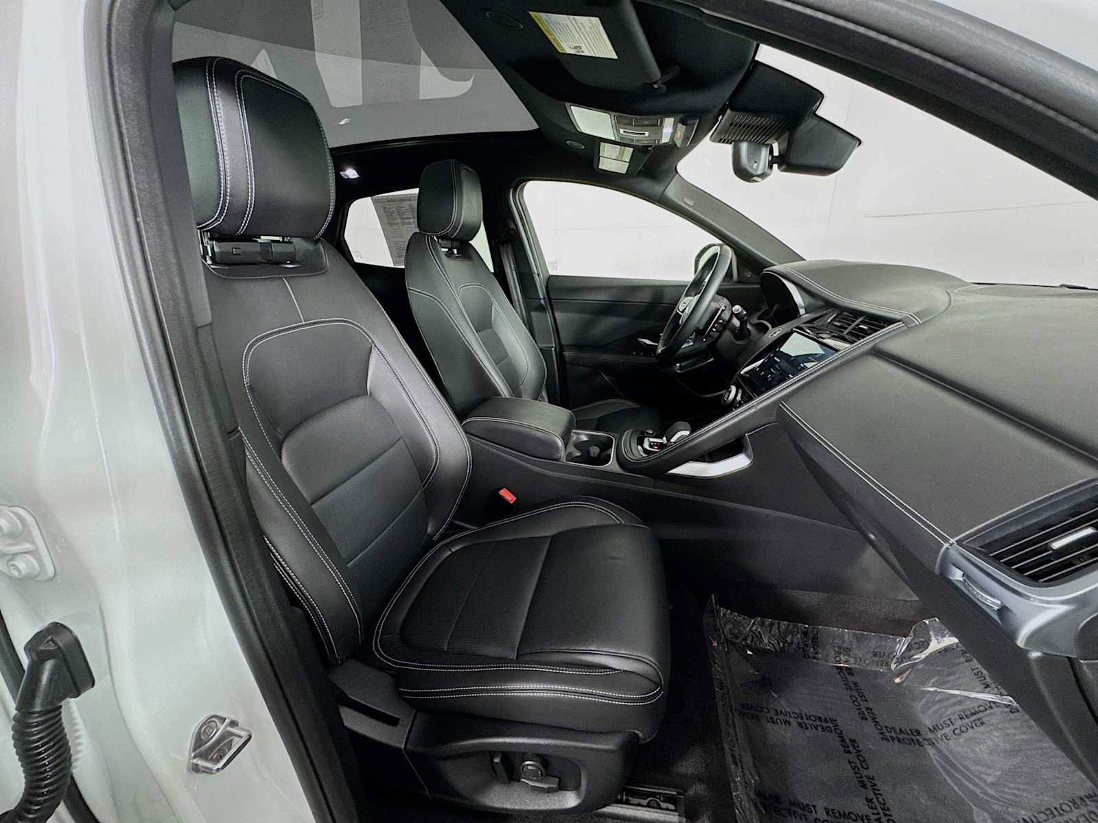 Used 2024 Jaguar E-PACE R-Dynamic SE image 28