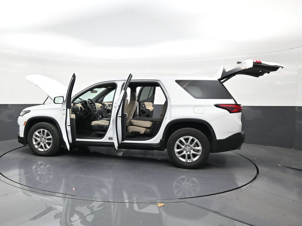 Used 2023 Chevrolet Traverse LS FWD image 29