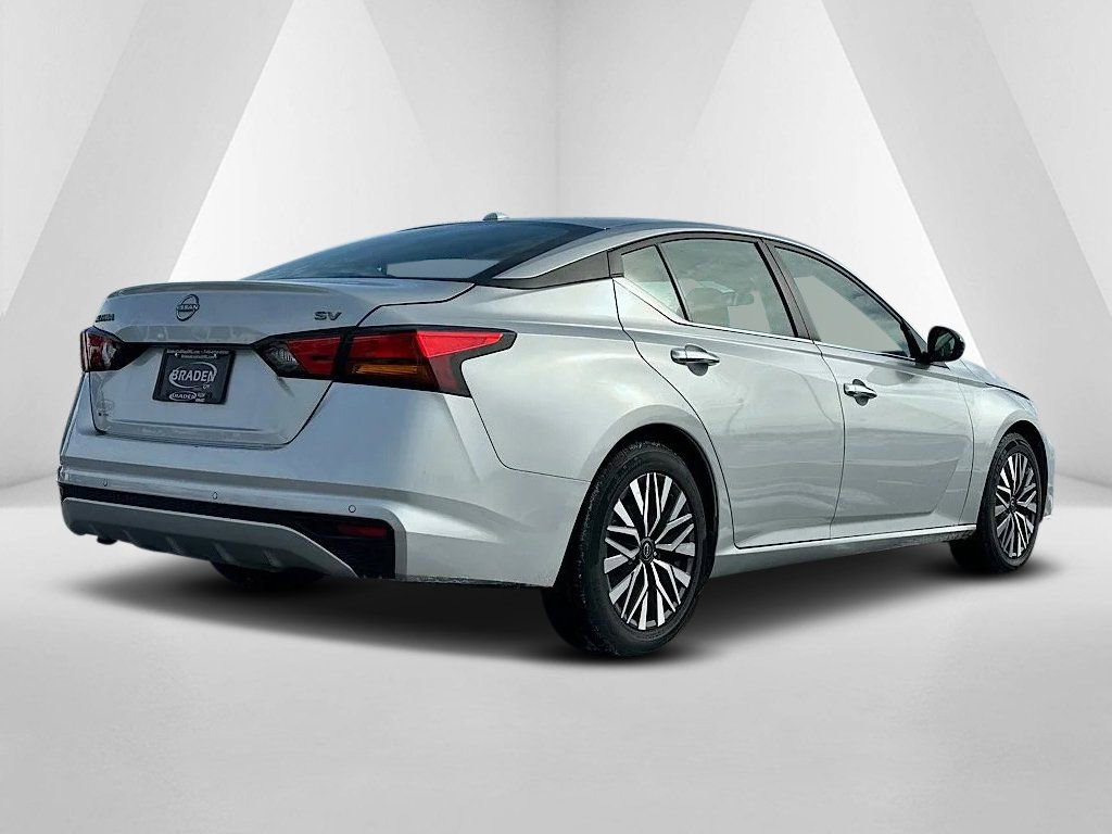 Used 2024 Nissan Altima 2.5 SV image 7