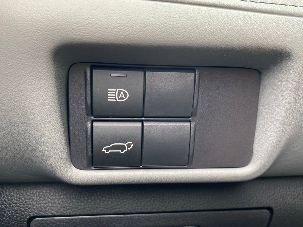 Used 2022 Toyota Highlander XLE FWD image 28