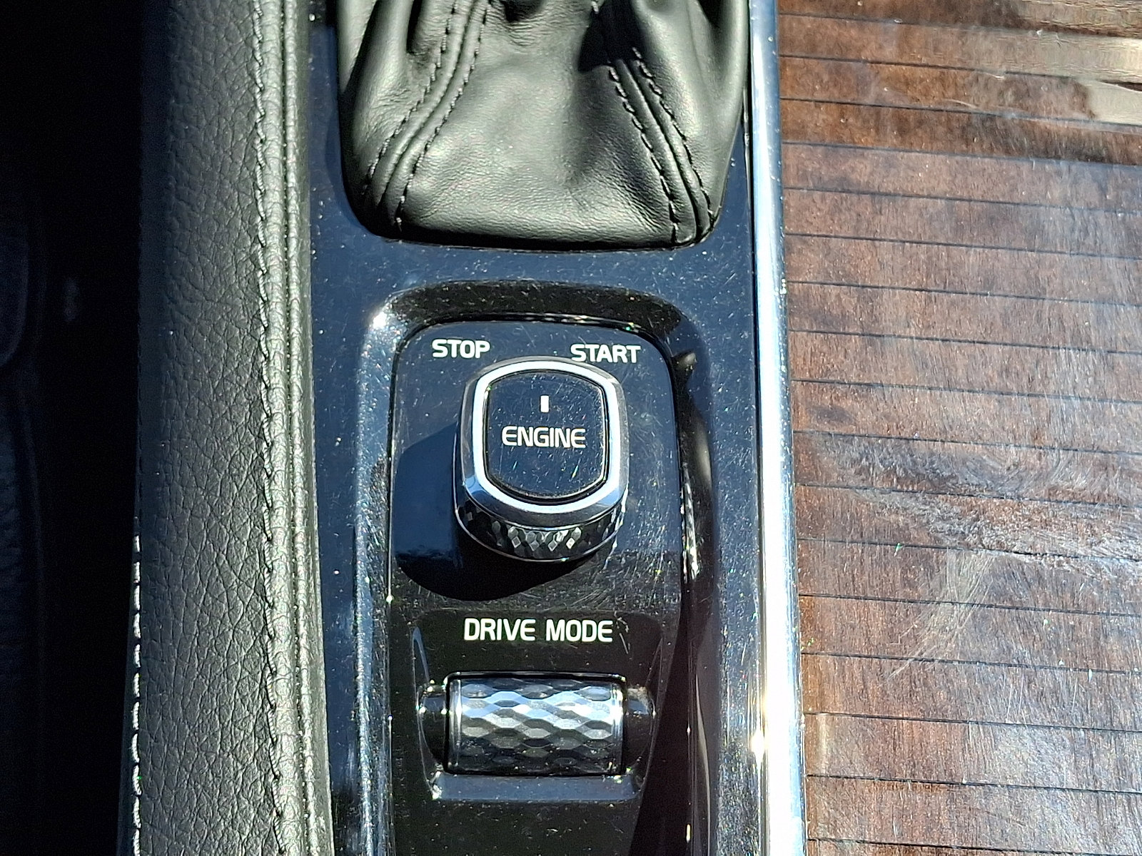 Used 2017 Volvo XC90 T6 Momentum w/ Vision Package image 26