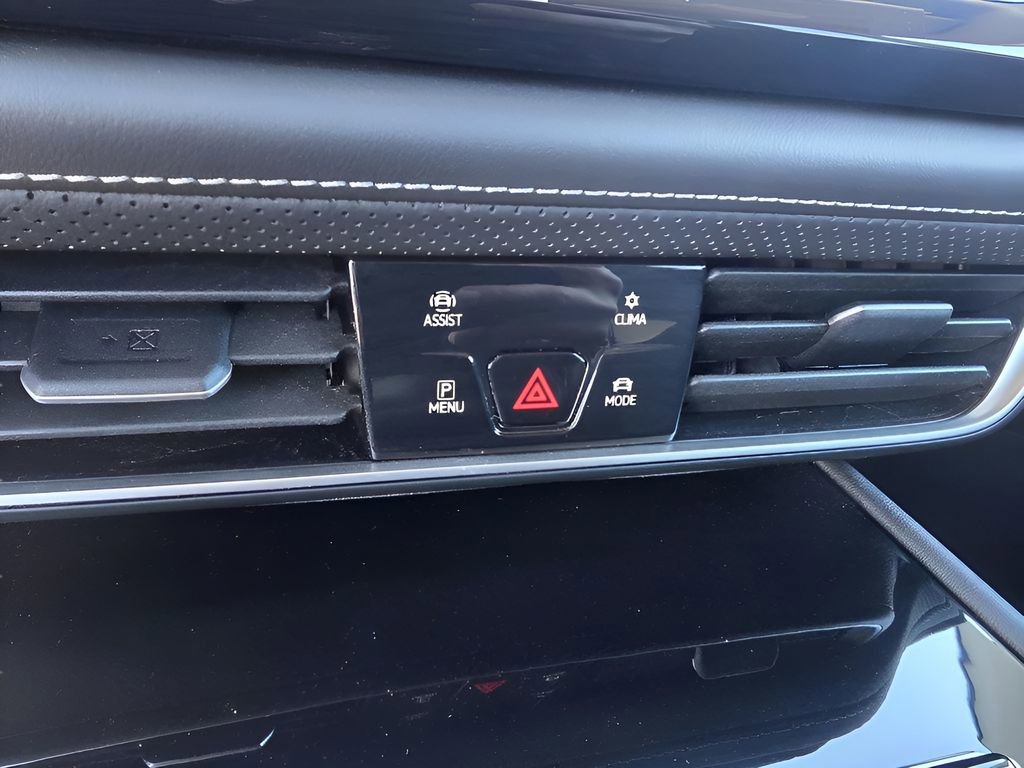 Used 2025 Volkswagen Atlas SE image 20