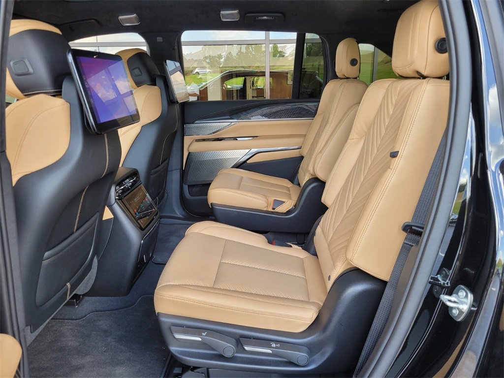 New 2025 Cadillac Escalade IQ Luxury 2 image 17
