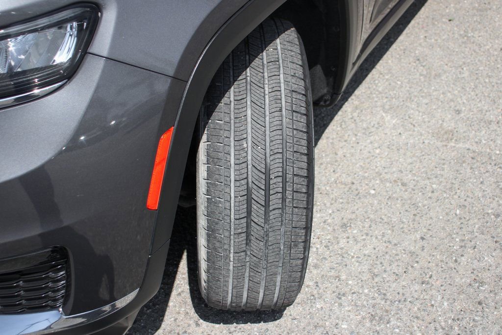 Used 2021 Jeep Grand Cherokee L Limited AWD/4WD image 45
