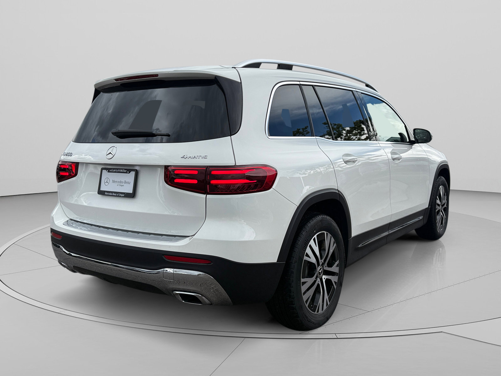 Certified 2026 Mercedes-Benz GLB 250 4MATIC image 5