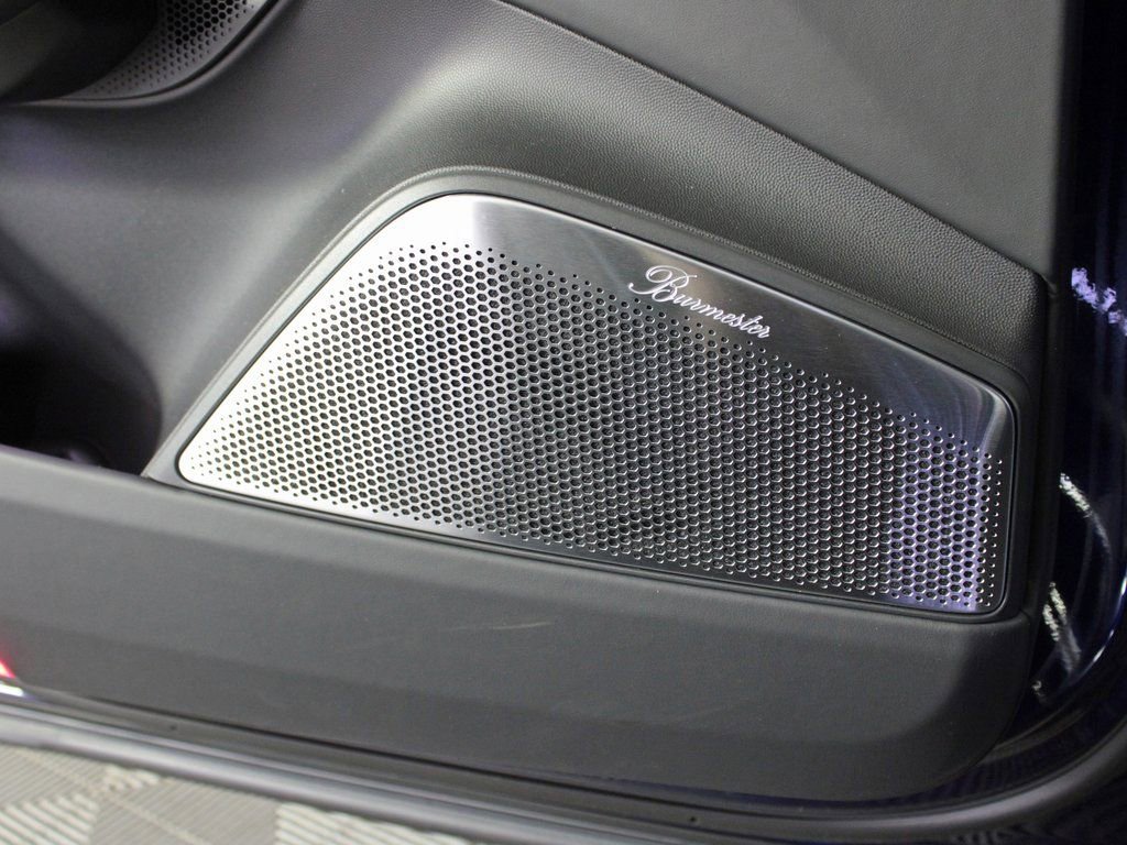 Certified 2025 Porsche Macan Turbo Electric AWD/4WD image 17
