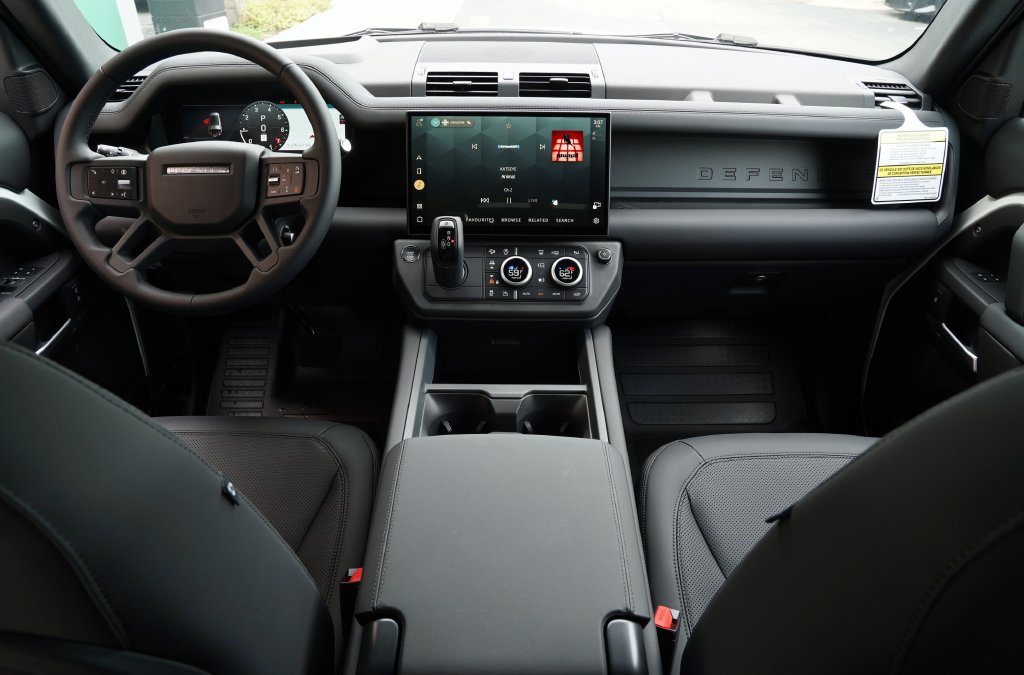 New 2026 Land Rover Defender 130 X-Dynamic SE AWD/4WD image 9