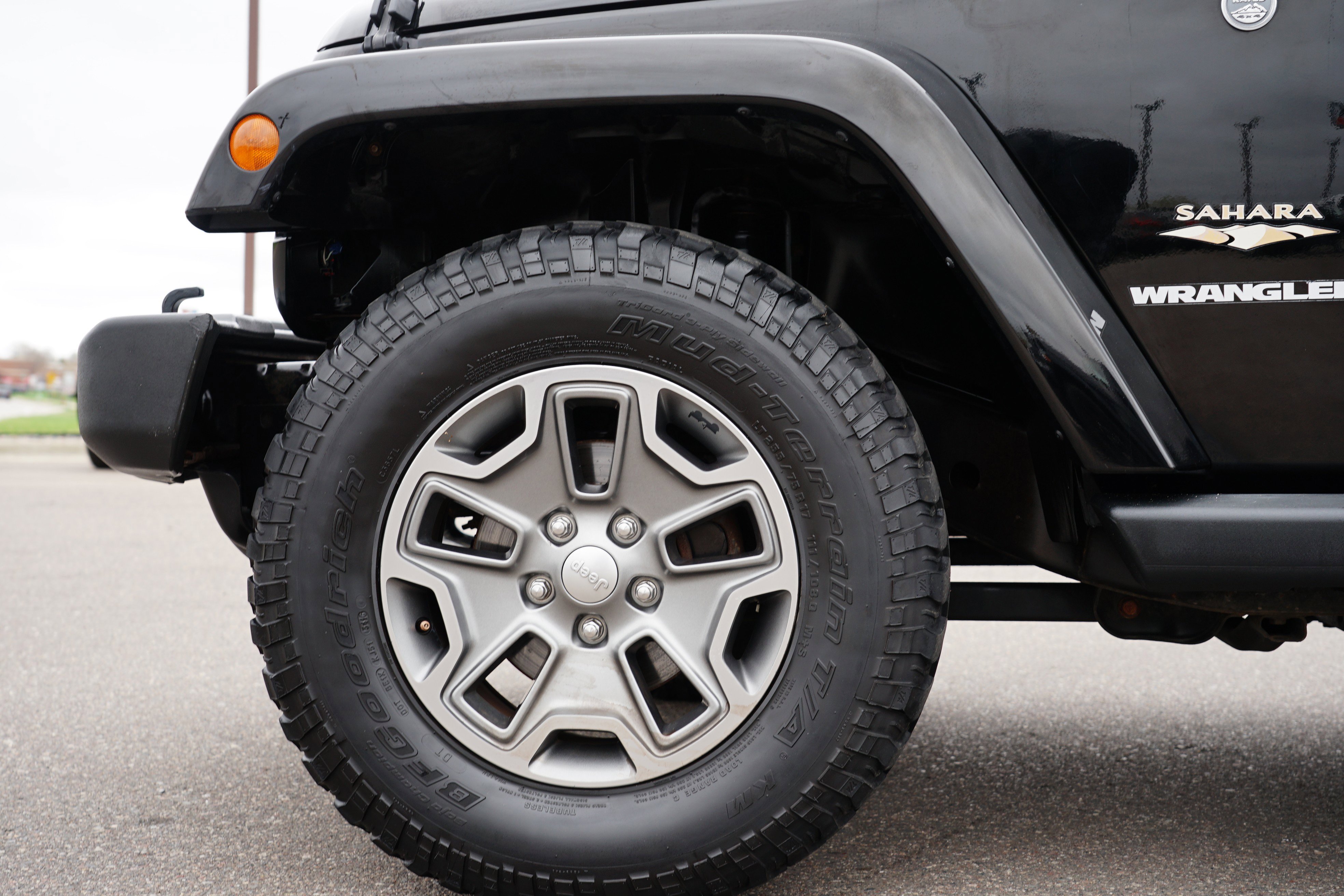 Used 2012 Jeep Wrangler Sahara w/ Dual Top Group AWD/4WD image 10