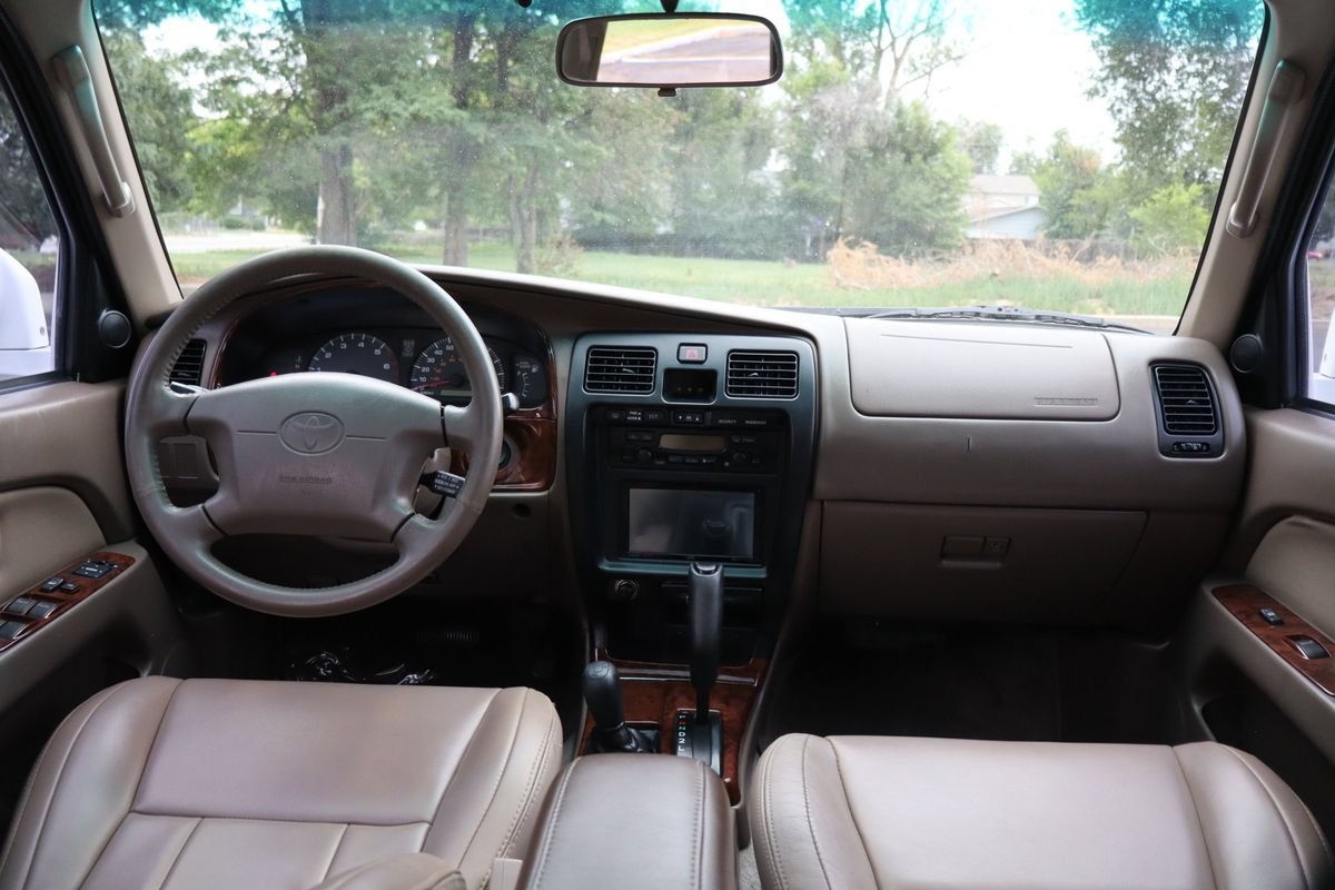 Used 2000 Toyota 4Runner Limited AWD/4WD image 16