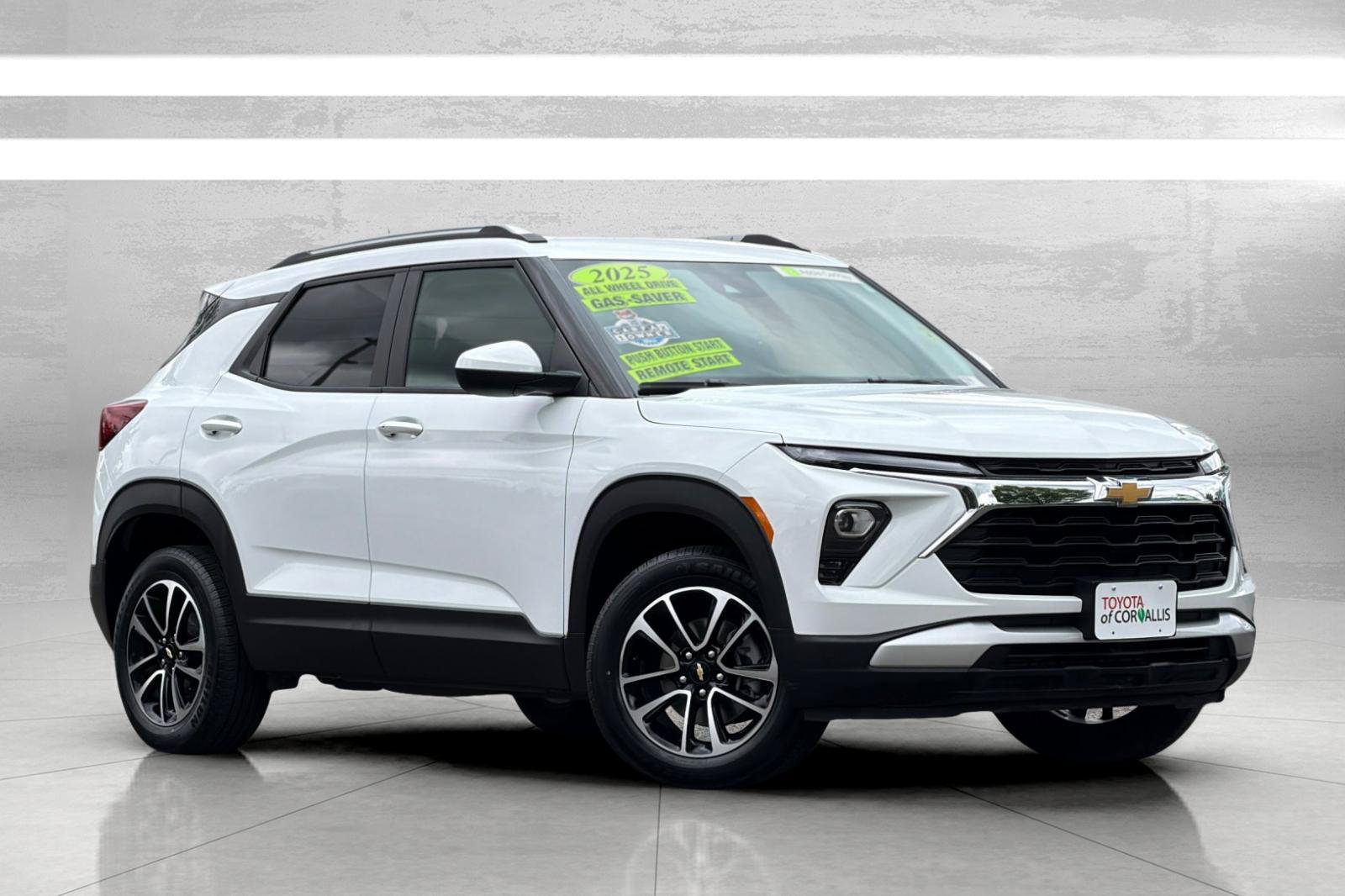 Used 2025 Chevrolet TrailBlazer LT AWD/4WD image 2